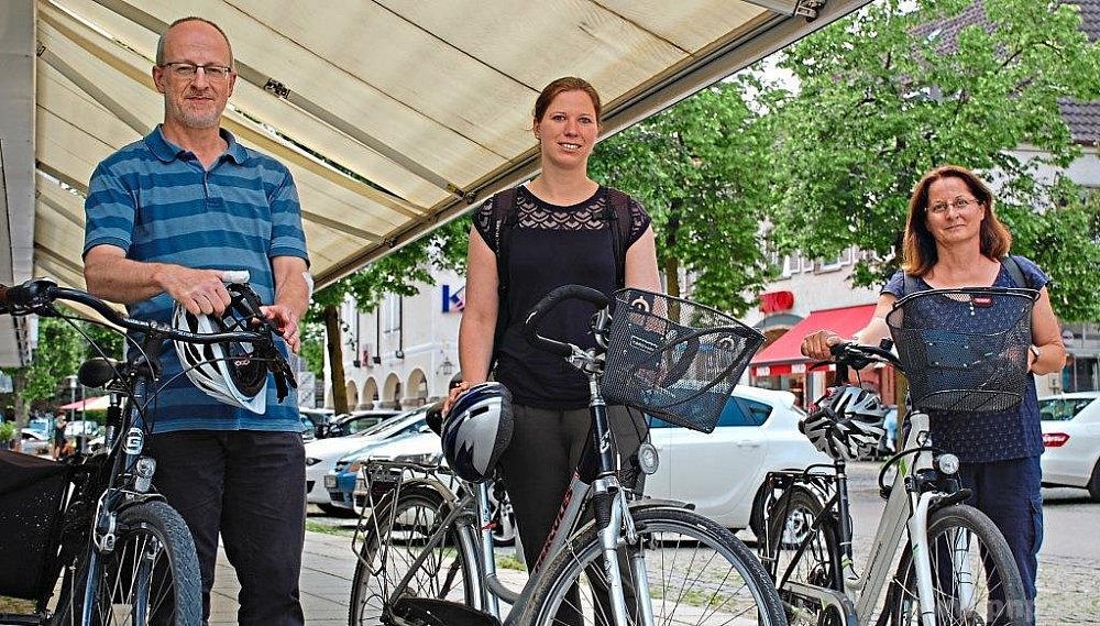 Dr. Berleth, Guttenberger und Christine Heuwieser auf Radtour
