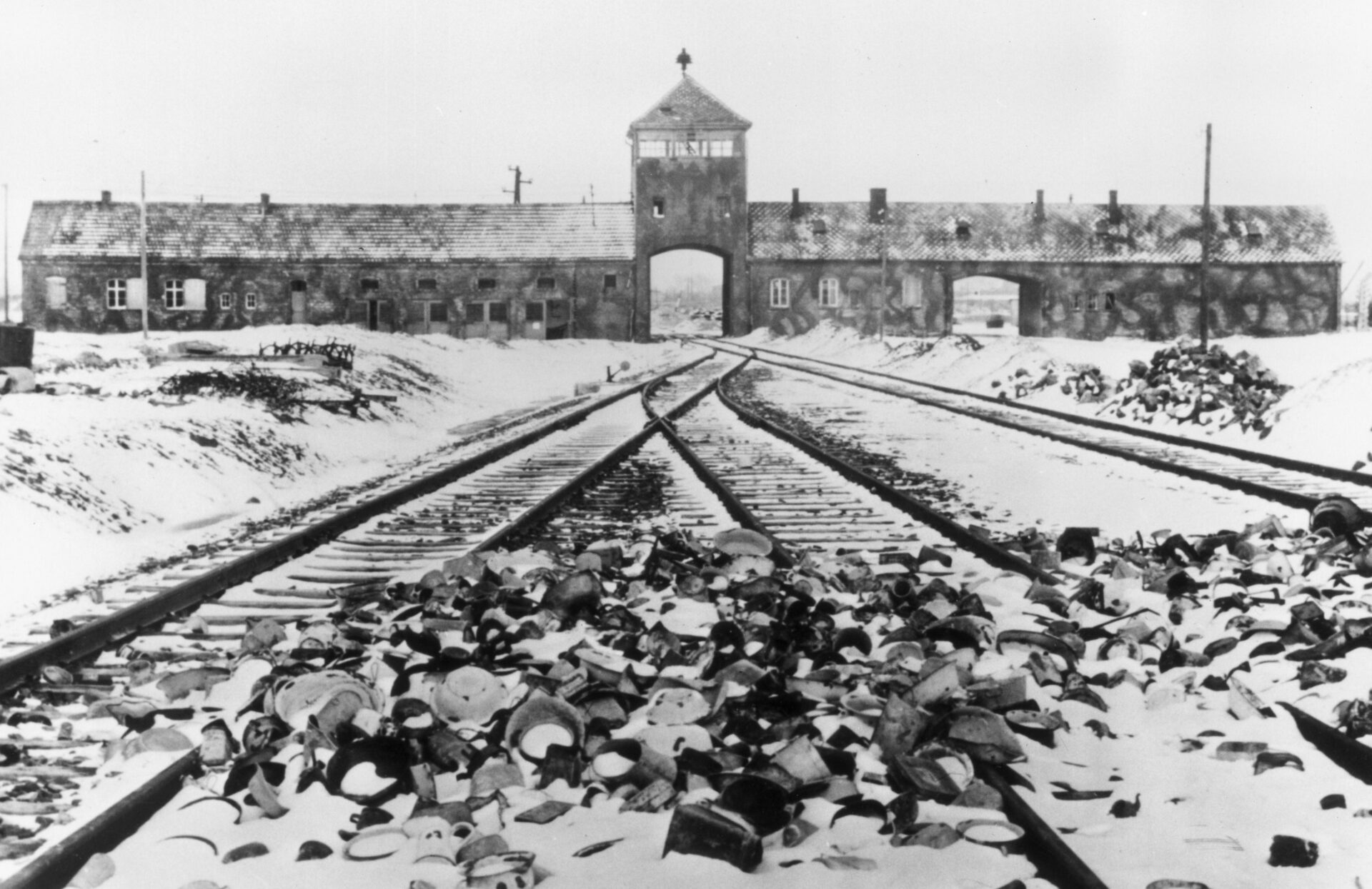 Stanisław Muchas Foto vom Torhaus des KZ Auschwitz-Birkenau